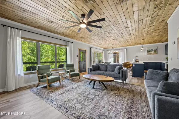 Sevierville, TN 37876,206 S Smoky Mountain Way