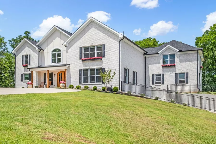 135 Curtiswood Dr, Hendersonville, TN 37075