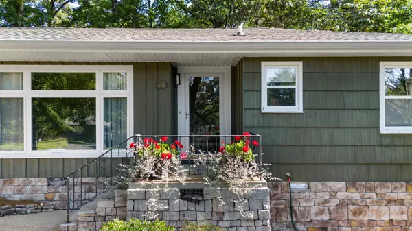 Signal Mountain, TN 37377,409 Mississippi Avenue