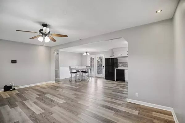 Clarksville, TN 37043,2142 Old Russellville Pike