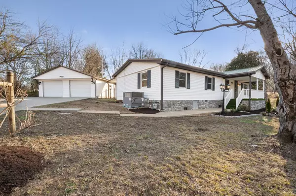 9475 Sugar Tree Dr,  Bon Aqua,  TN 37025