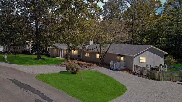 585 Lakeway Dr, Murray, KY 42071