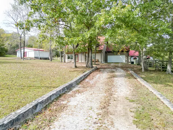 Columbia, TN 38401,2917 Luke Moser Rd