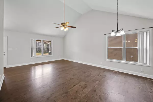 Oak Grove, KY 42262,250 Azalea Dr