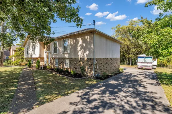 Nashville, TN 37217,216 Clearlake Dr #W