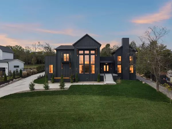 6162 N New Hope Rd, Hermitage, TN 37076