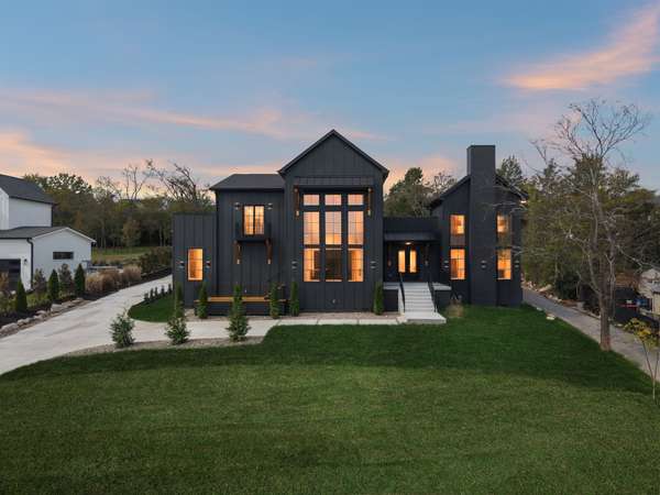 6162 N New Hope Rd, Hermitage, TN 37076