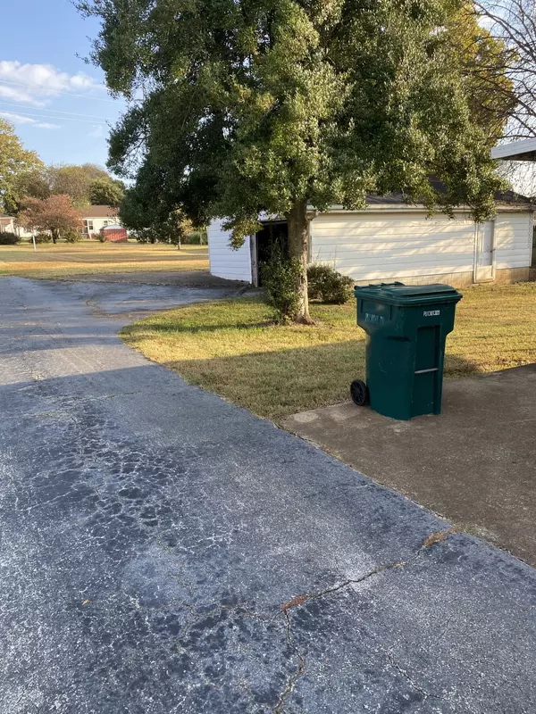 Pulaski, TN 38478,636 Magazine Rd