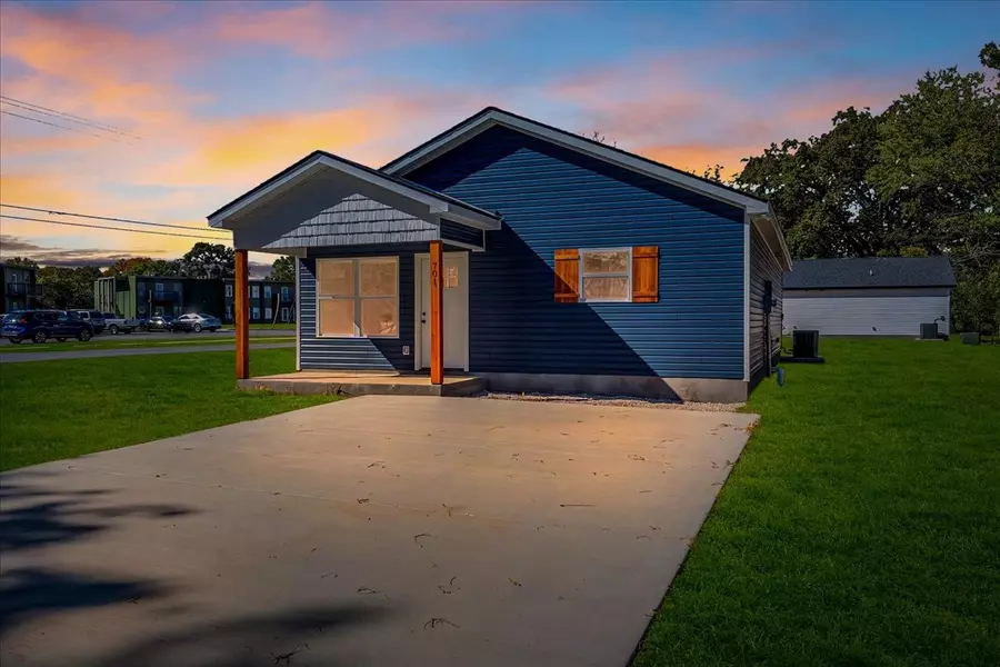 701 E Grizzard St, Tullahoma, TN 37388