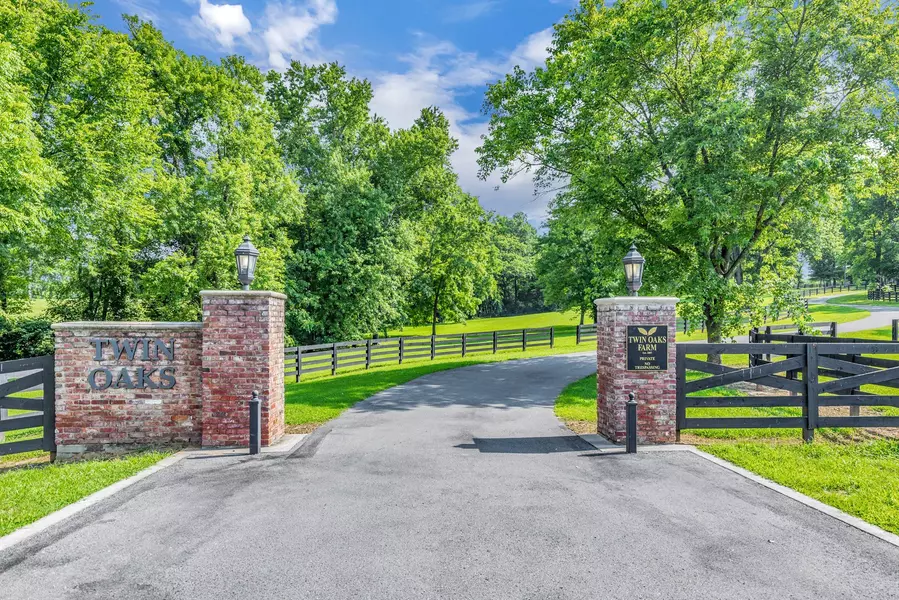 4810 Scenic Oaks Ln, Thompsons Station, TN 37179