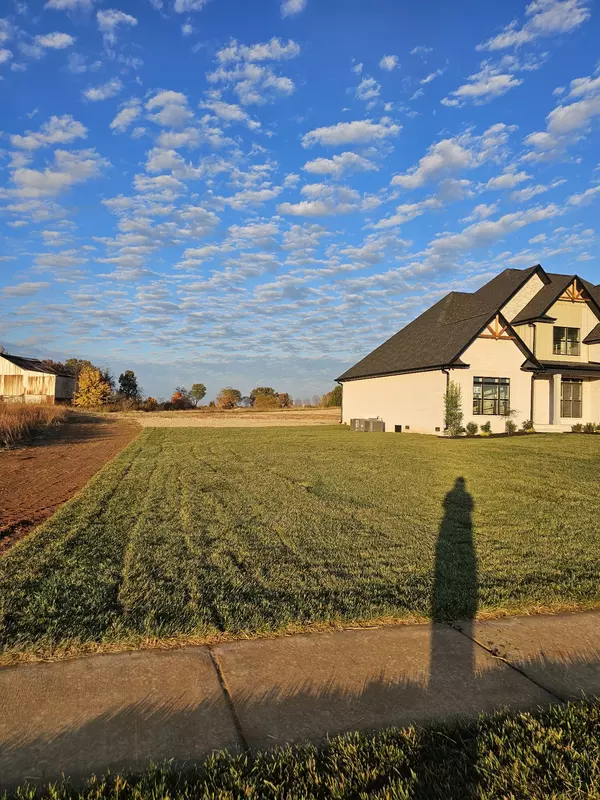 Clarksville, TN 37040,4992 Royal View Way