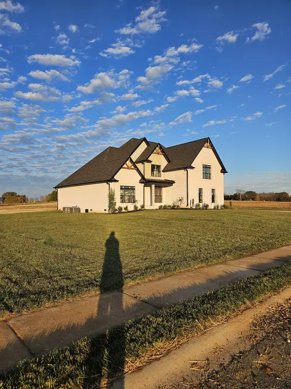 Clarksville, TN 37040,4992 Royal View Way