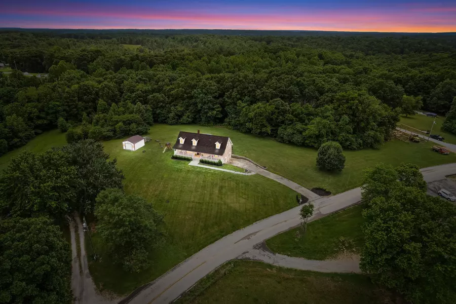 2430 Underwood Rd, Cunningham, TN 37052