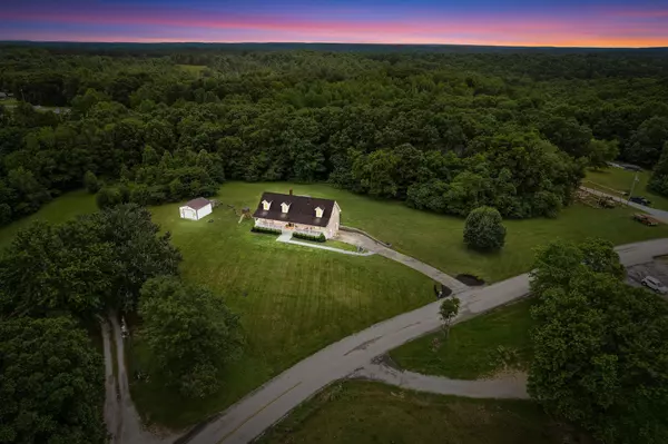 2430 Underwood Rd, Cunningham, TN 37052