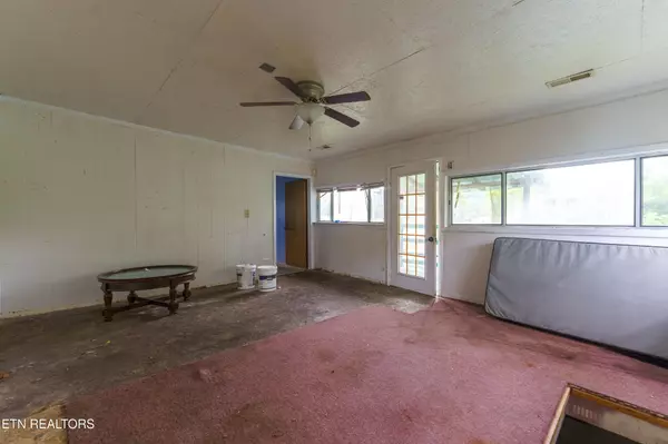 Oliver Springs, TN 37840,4616 Knoxville Hwy