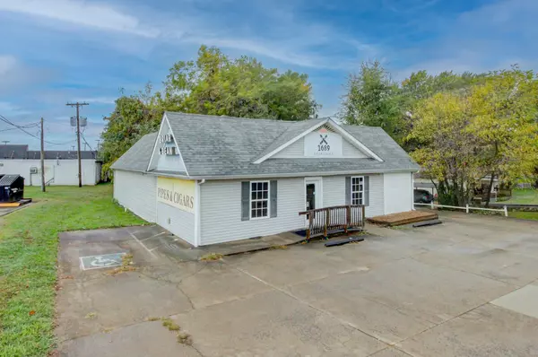 105 Fairview Ln, Clarksville, TN 37040