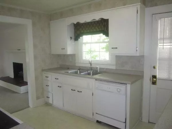 Paris, TN 38242,311 Edgewood St