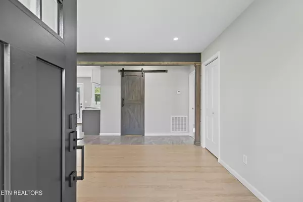 Knoxville, TN 37917,3002 Avondale Ave