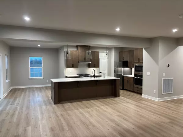 White House, TN 37188,301 Thoroughbred Way