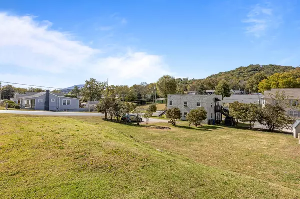 9 Sawyer Street, Chattanooga, TN 37405