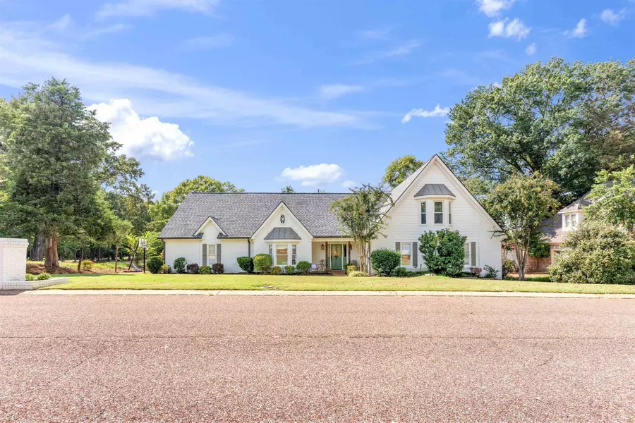 2877 W LEVEE OAKS DR, Collierville, TN 38017