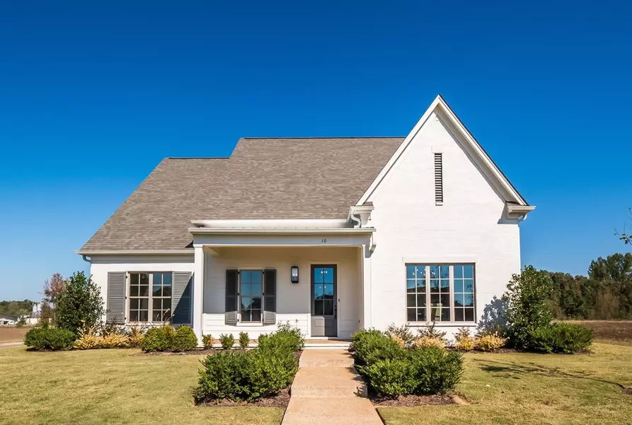 10 MONTCLAIR LN, Collierville, TN 38017