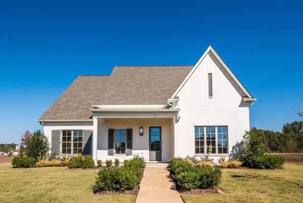 10 MONTCLAIR LN, Collierville, TN 38017