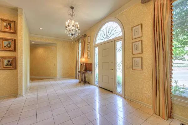 Nashville, TN 37215,105 Burlington Ct