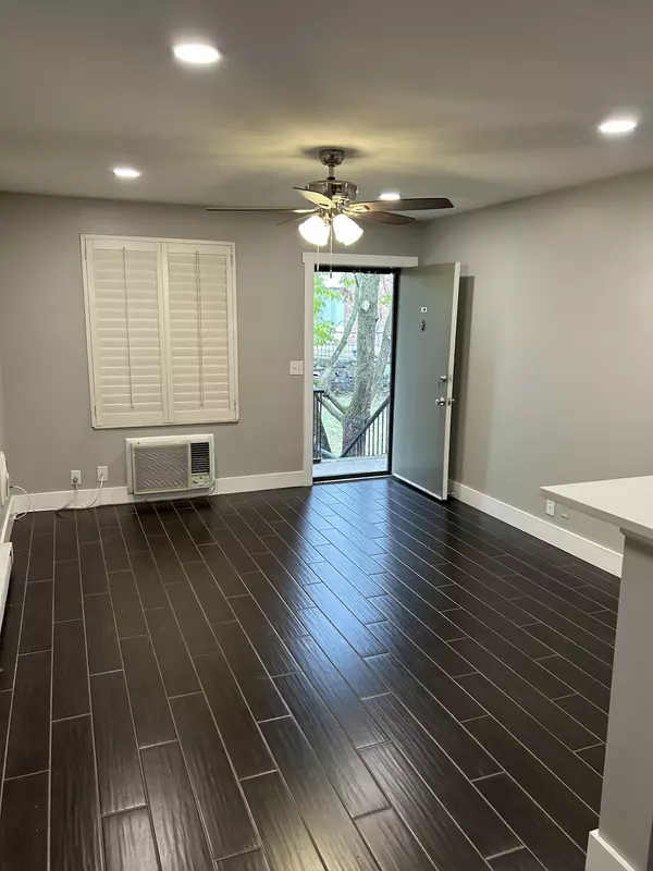 Nashville, TN 37212,2601 Hillsboro Pike #H10