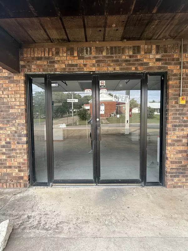 Clifton, TN 38425,304 Main St