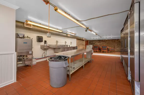 Pulaski, TN 38478,229 N 1st St