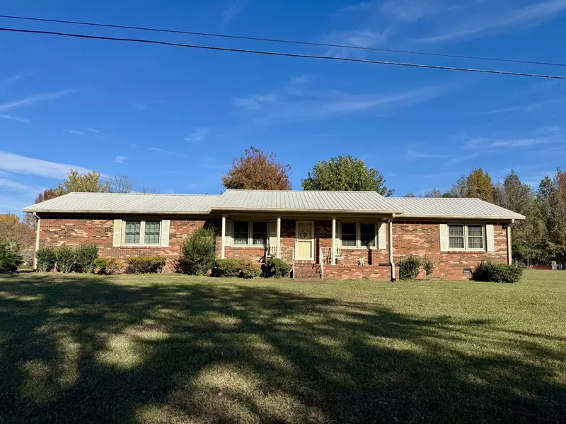 220 Indian Creek Rd, Mc Ewen, TN 37101