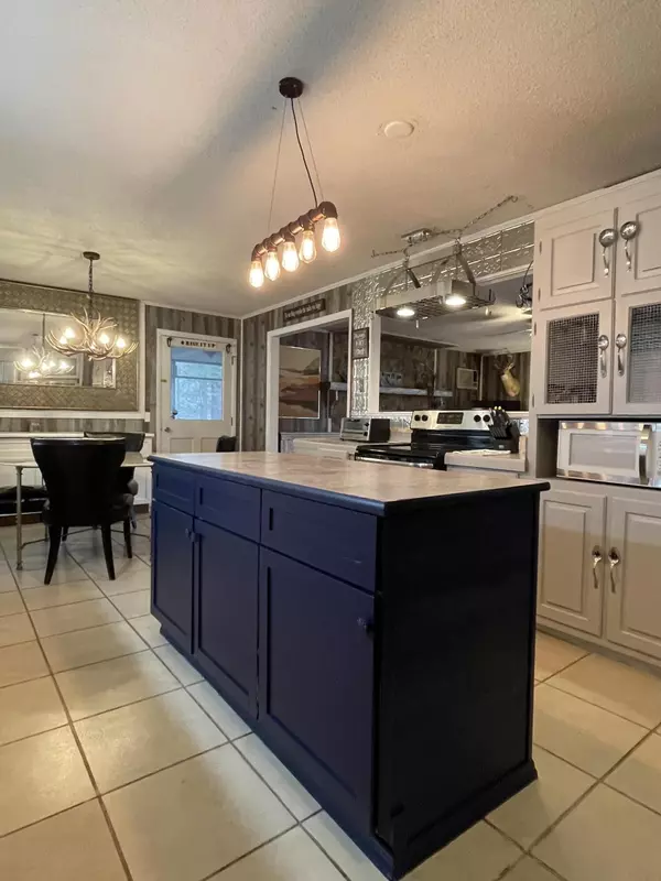 Tellico Plains, TN 37385,1522 Turkey Creek Road