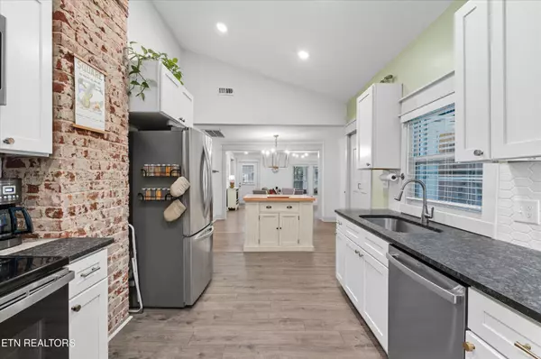 Knoxville, TN 37917,223 E Oak Hill Ave