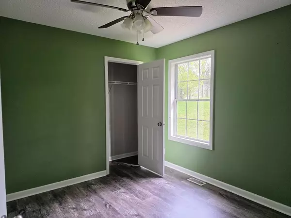 Clarksville, TN 37042,998 Hot Shot Dr