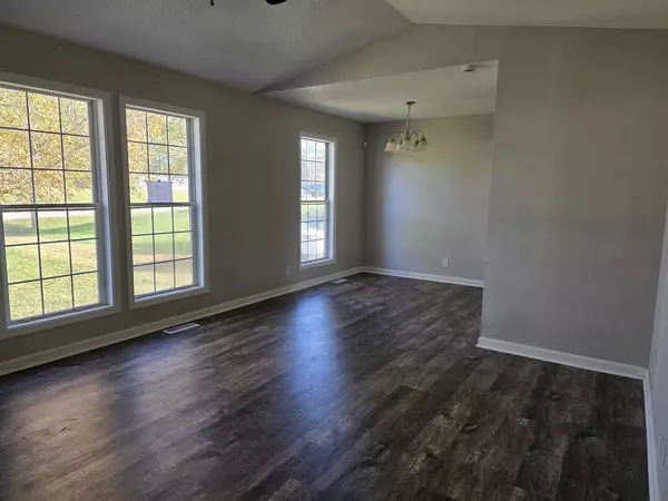 Clarksville, TN 37042,998 Hot Shot Dr