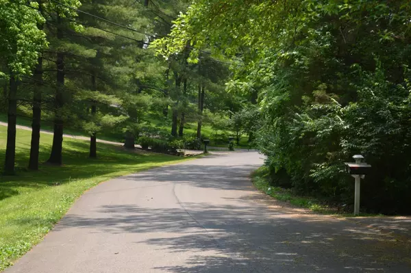 1021 Harpeth Valley Ct, Nashville, TN 37221