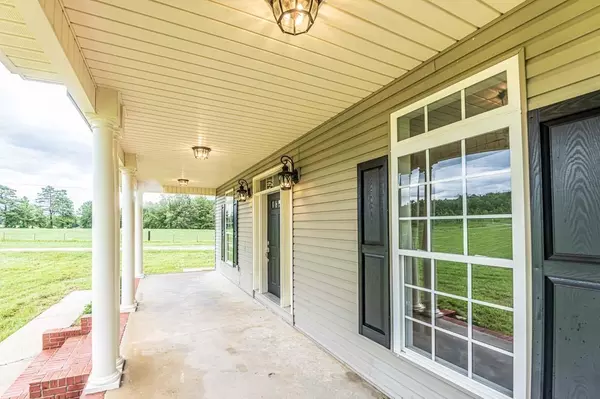 Bolivar, TN 38008,915 MAXWELL RD