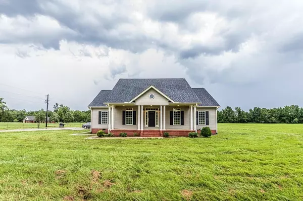 Bolivar, TN 38008,915 MAXWELL RD