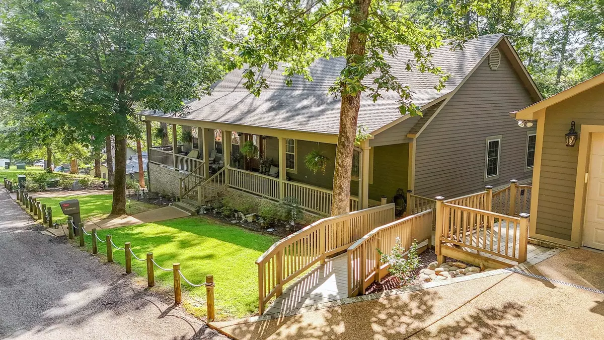 Savannah, TN 38372,20 CAPTAINS CV