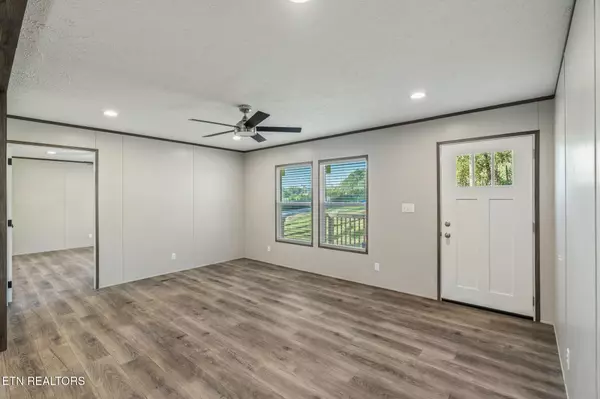 Loudon, TN 37774,400 Matlock Tr