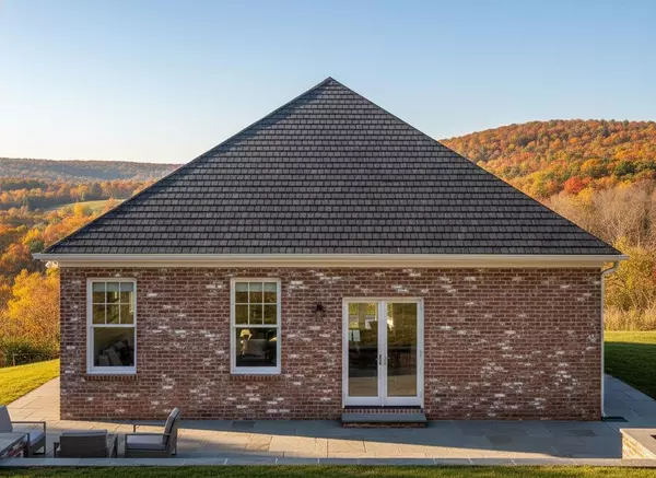 Dickson, TN 37055,207 Sandalwood Way