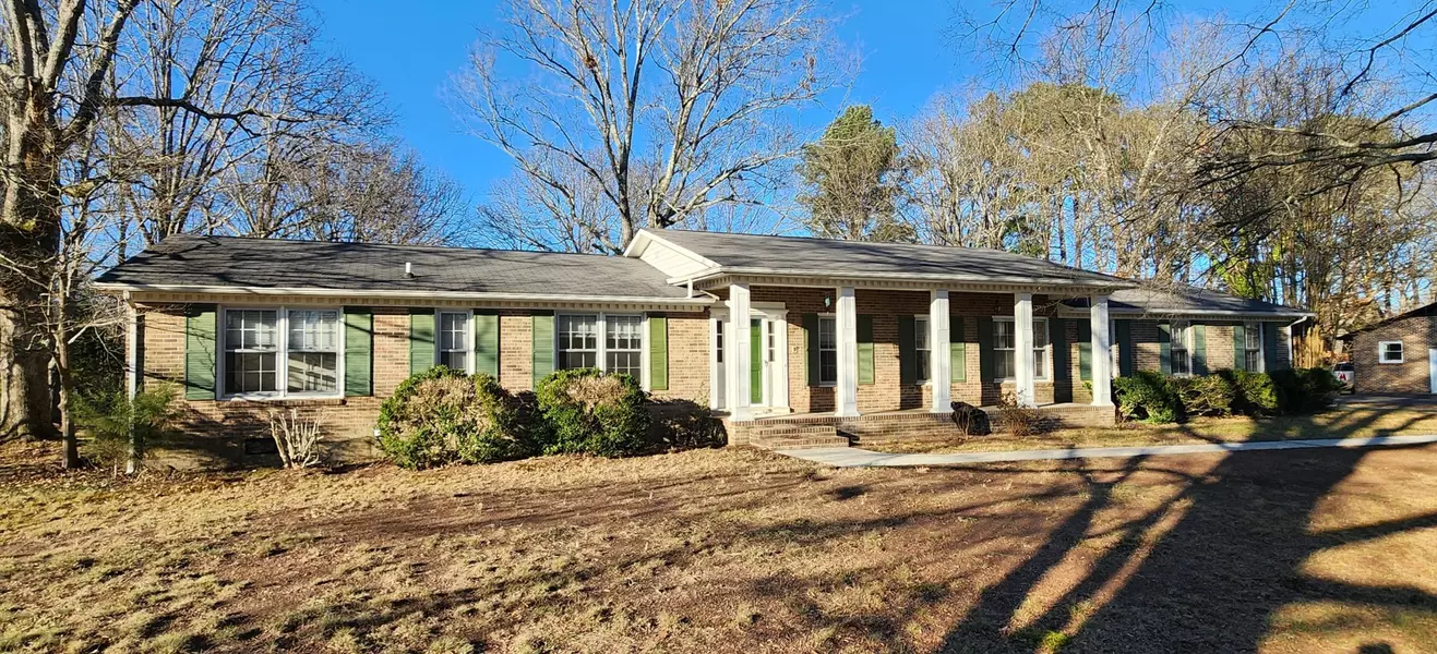 303 Twelve Oaks Rd, Tullahoma, TN 37388