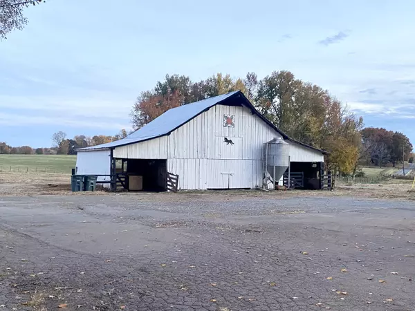 Cottontown, TN 37048,418 Creekmore Rd