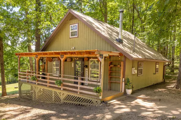 Clifton, TN 38425,760 Ruble Dr