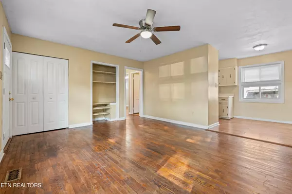 Maryville, TN 37804,2313 Grove St