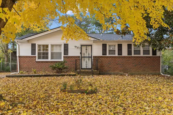 810 Country Club Dr, Clarksville, TN 37043