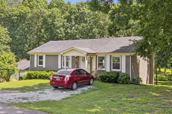 Tennessee Ridge, TN 37178,630 Lakeview Cir