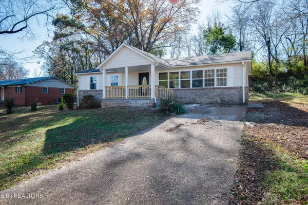 5503 Scenicwood Rd, Knoxville, TN 37912