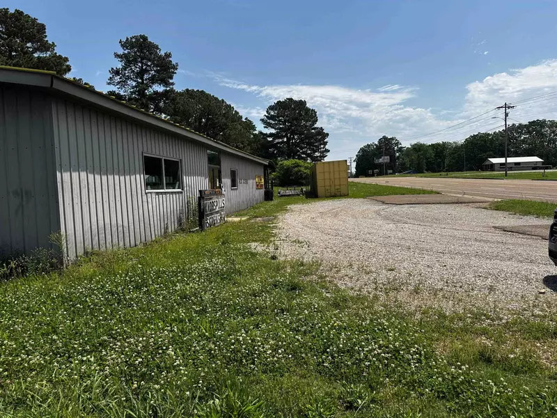 2645 Hwy 64, Crump, TN 38327